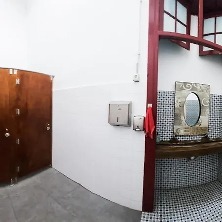 Atlantis Surf 게스트하우스 *