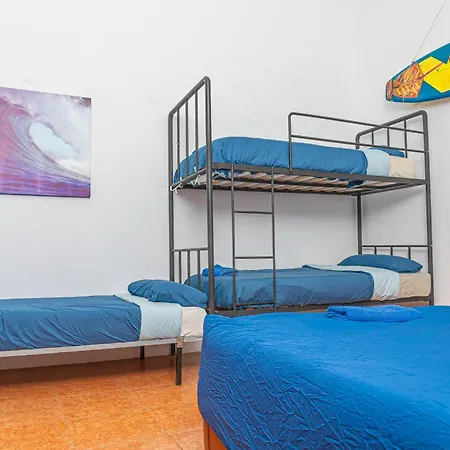 Atlantis Surf Guest house *