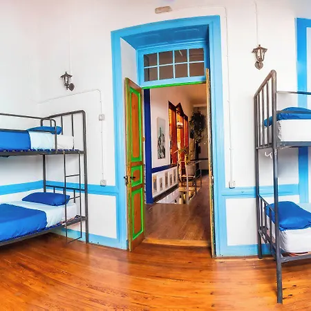 Atlantis Surf Guest house *