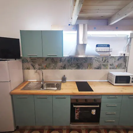 בית הארחה Atlantis Surf *